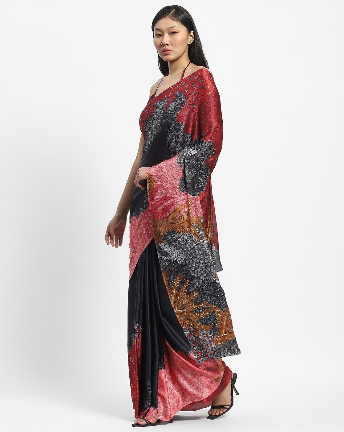 -1117Wx1400H-410388304-blkred-MODEL2